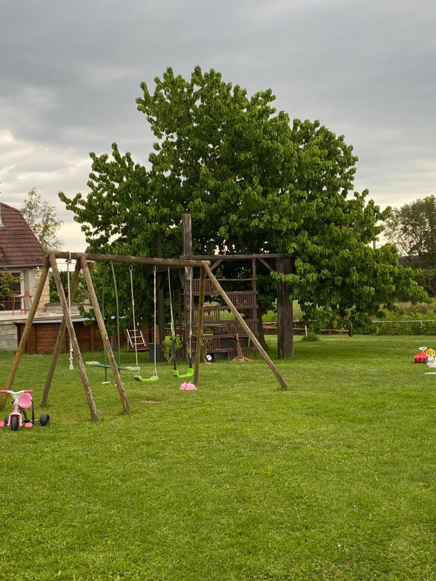 Villa Complexe Familial Charmes  Esterno foto